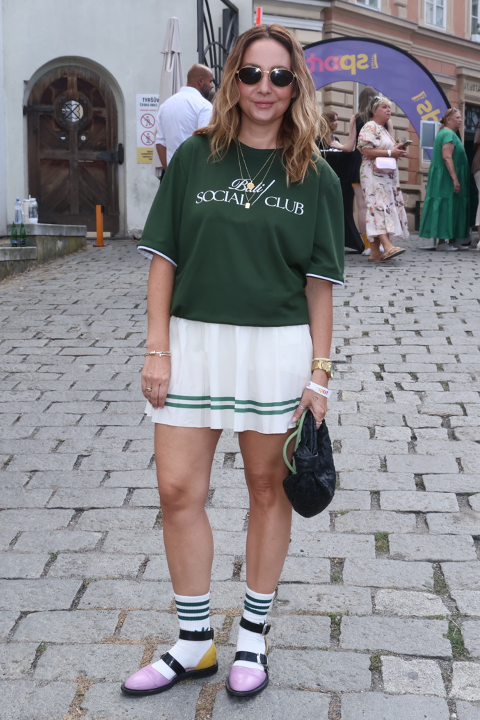 Veronika Arichteva dodržela svými minišaty dress code Smart Sporty. 