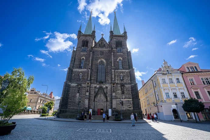 První dáma Eva Pavlová sdílela na sociálních sítích fotografie ze zahájení hudebního festivalu Zlatá Pecka v Chrudimi.