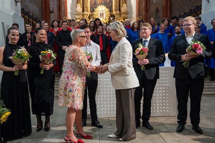 Fanoušci pochválili vizáž i outfit Evy Pavlové a Dagmar Peckové.