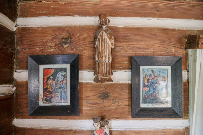 Detail zdi nad postelí