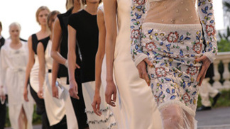 Chanel Resort 2011: Z pláže rovnou na svatbu?