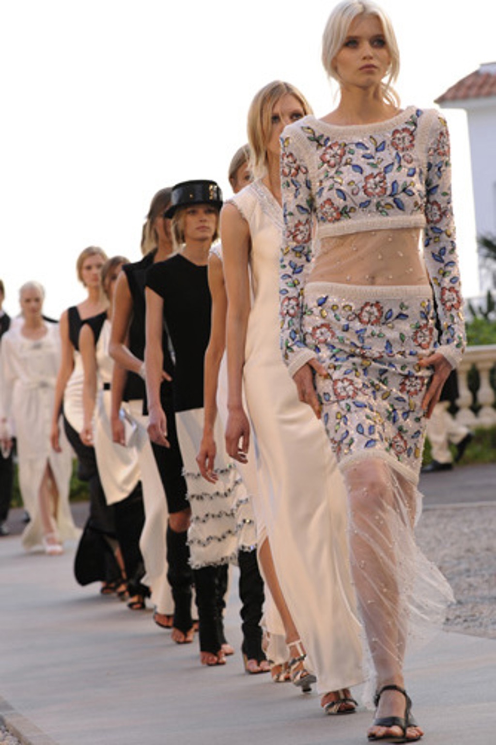 Chanel Resort 2011: Z pláže rovnou na svatbu?