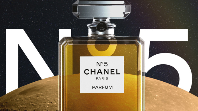 Avantgardní Chanel N°5 a jeho stoletý triumf