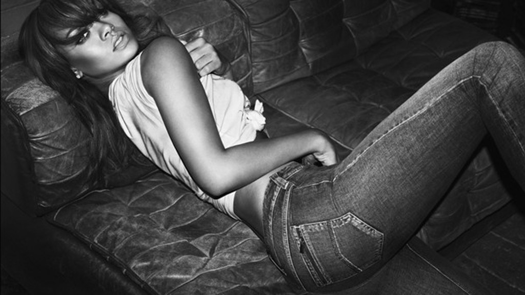 Víkendová soutěž! Vyhrajte značková trika od Armani Jeans, která navrhla zpěvačka Rihanna