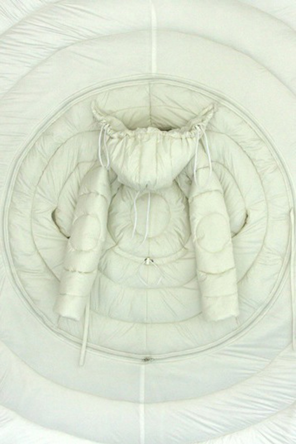 Pátečním Designblokem proplujete s přehlídkami Bryxi, Hany Zárubové a svezete se na vlně Quiksilver Pátečním Designblokem proplujete s přehlídkami Bryxi, Hany Zárubové a svezete se na vlně Quiksilver