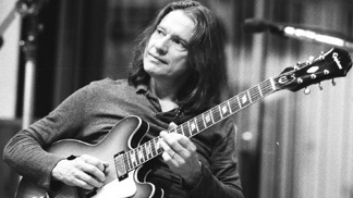 Do Česka přijel koncertovat slavný bluesman Robben Ford