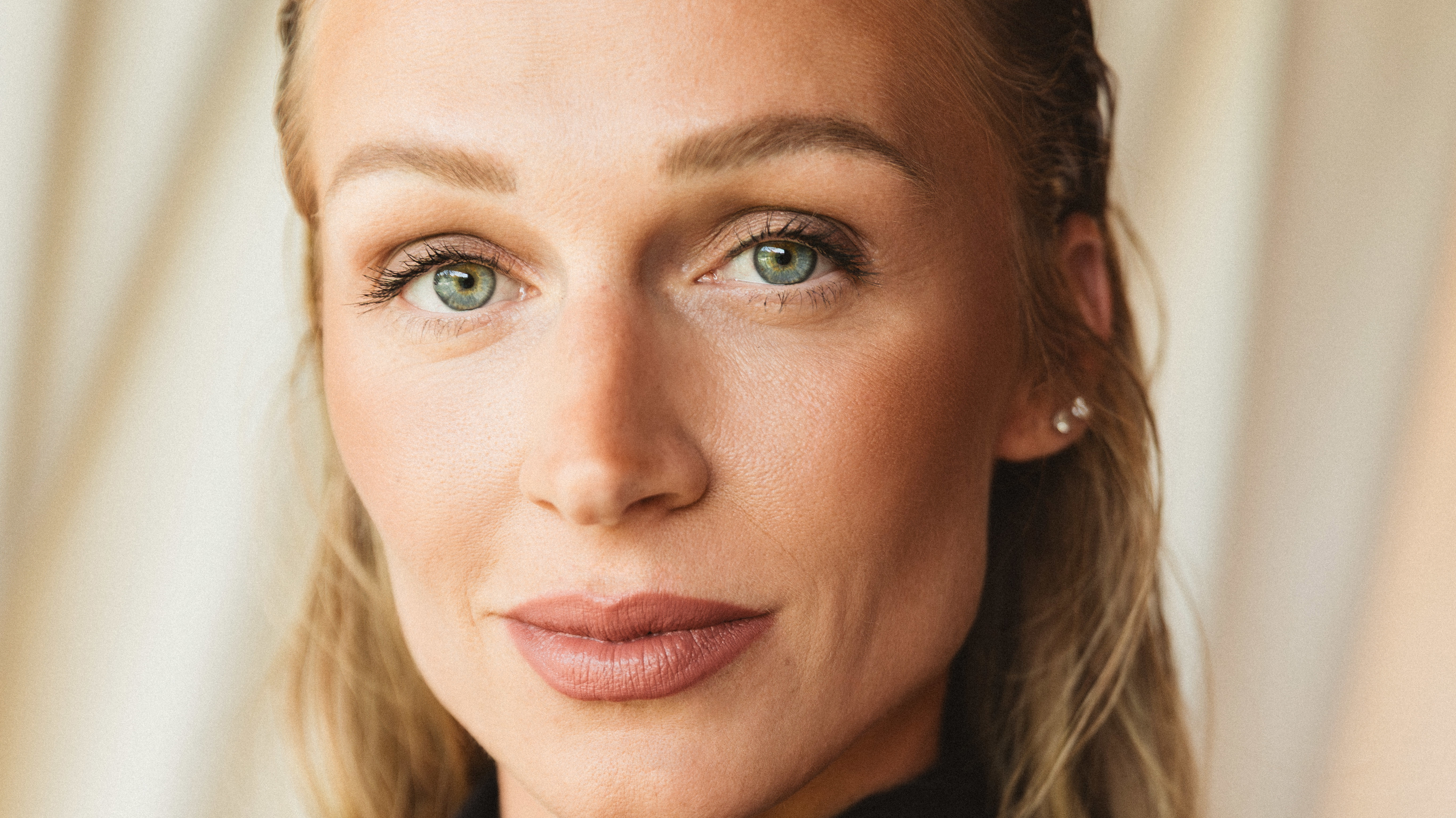 Veronika Kašákovášaty: vlastníhair: @shuuemura_artofhair @mirka_mysickamake-up: @mua_marketa_rihova @armanibeauty @douglasczech