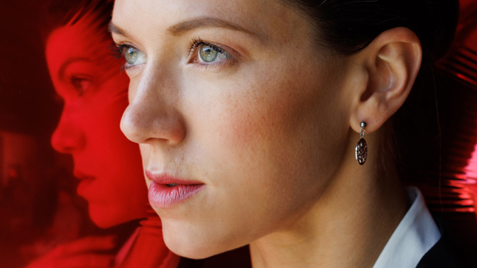 ELLE Beauty Lounge Red