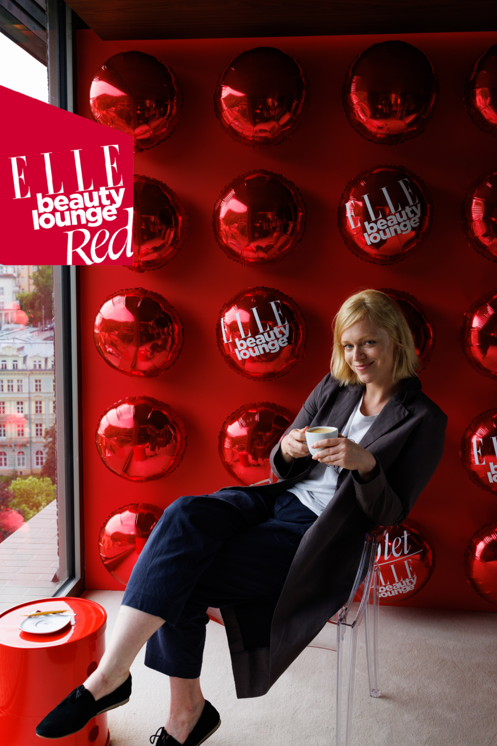 Nahlédněte do ELLE Beauty Lounge Red: Na kávu se stavila i Ester Geislerová.
Nahlédněte do ELLE Beauty Lounge Red: Na kávu se stavila i Ester Geislerová.