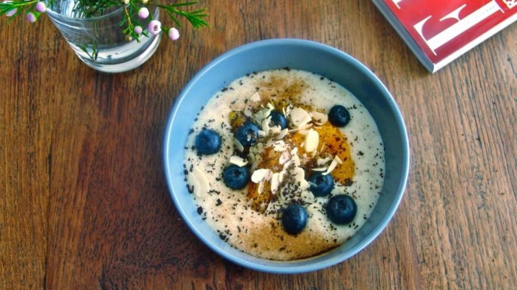 ELLE menu: Krupicová kaše s pomerančem a borůvkami