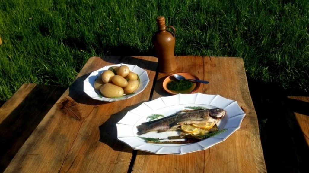 ELLE menu: Pstruh s tapenádou z medvědího česneku
