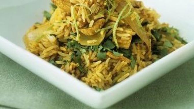 DOMA I S SEBOU: Stir fry s dýní, baby špenátem a makadamovými oříšky
