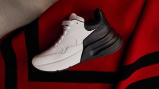 Alexander McQueen a nový facelift tenisek Oversize Sneakers