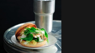 Recept na burger s grilovaným kuřetem a mozzarellou