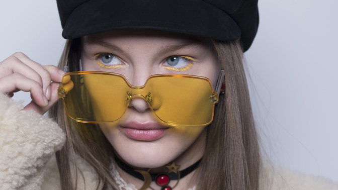 Hot trend z Paříže: Oční linky podle slunečních brýlí