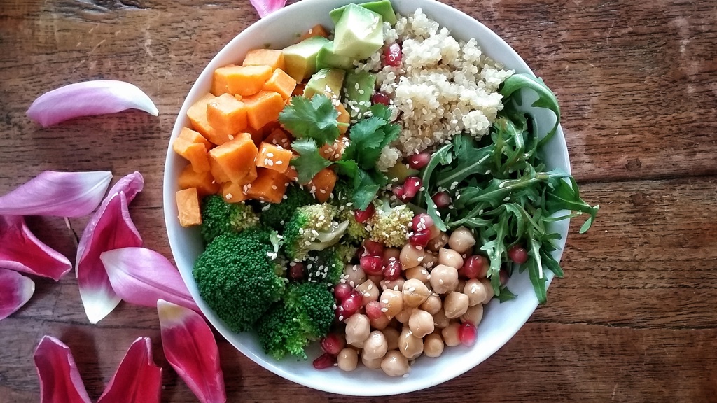 ELLE Menu: Buddha bowl s cizrnou a quinoou