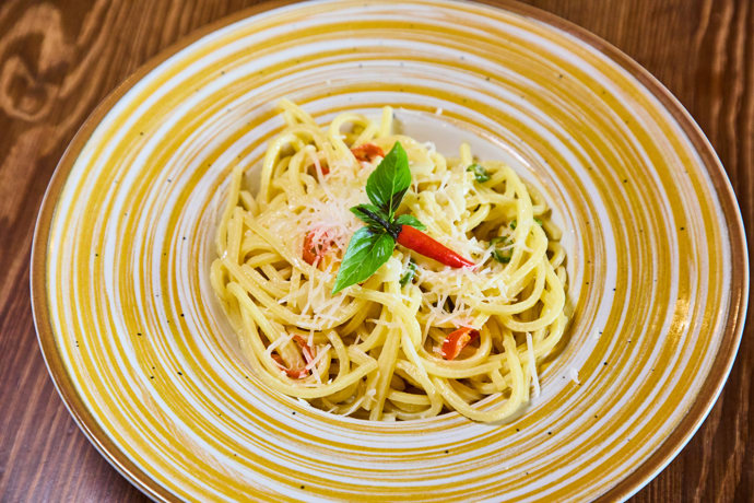 Špagety aglio olio překvapily svou pálivostí. 