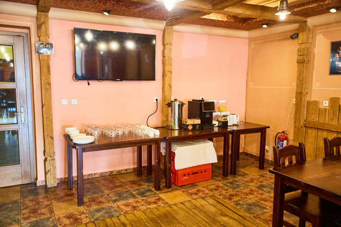 Příprava na snídani pro hosty hotelu Trilobit. 