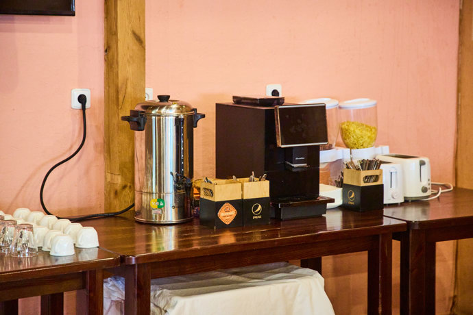 Restaurace Trilobit hostuje také snídaně vedlejšímu hotelu Trilobit. 
