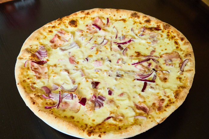 Pizza Hamrovka mohla být uprostřed trochu dopečená. 