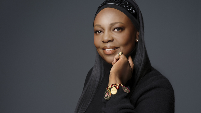 Pandora a Pat McGrath vás chtějí vidět, jak hrdě nosíte své barvy