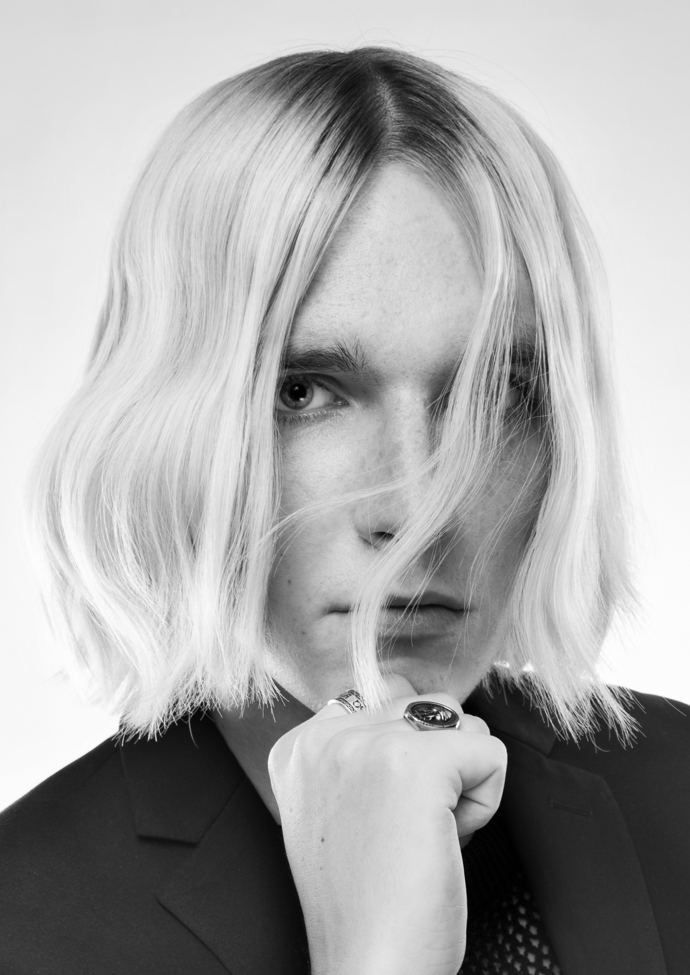 Vítězná práce Roberta Starého a Marka Metelky, kteří obsadili na mezinárodní kadeřnické soutěži One Shot Global Hair Awards první místo v kategorii pánských střihů Vítězná práce Roberta Starého a Marka Metelky, kteří obsadili na mezinárodní kadeřnické soutěži One Shot Global Hair Awards první místo v kategorii pánských střihů