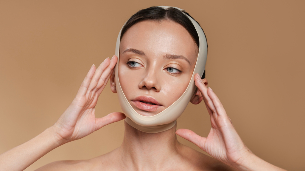 Jak vypadat navždy mladší? Deep plane facelift si pochvaluje i Alice Bendová