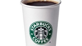 Starbucks zavádí informační tabulky o kalorických hodnotách