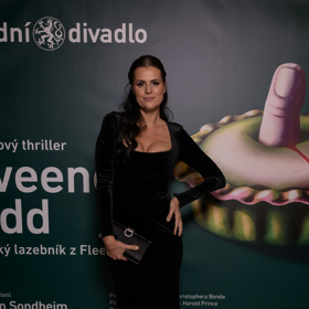 Ornella Koktová vyrazila na operu Sweeney Todd.