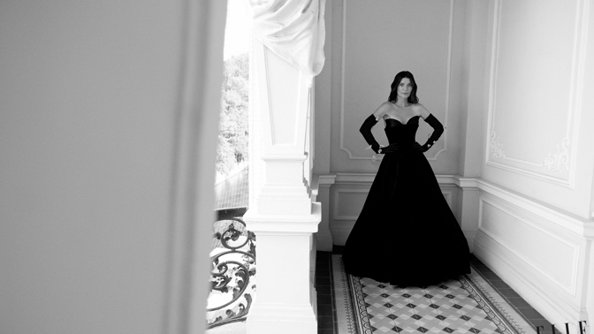 Monika Marešová v róbě od Lukáše Macháčka.

Make-up: Douglas / Armani

Vlasy: Wella
