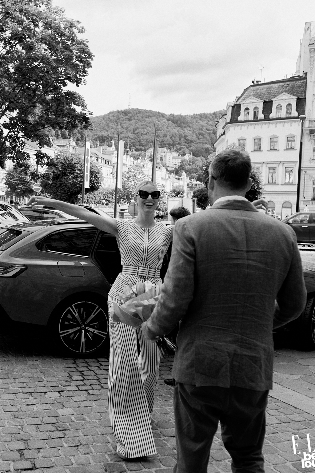  

Karolína Kurková příjíždí do Karlových Varů

