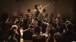 GIF guide: Lekce sexy tance podle Kate Moss