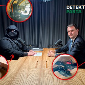 Během rozhovoru se v místnosti nacházelo několik nebezpečných atrap, které Ochranná služba neměla šanci zlikvidovat.
