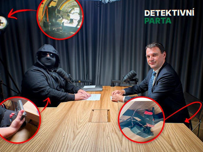 Během rozhovoru se v místnosti nacházelo několik nebezpečných atrap, které Ochranná služba neměla šanci zlikvidovat. 