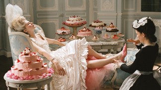 SNÍMEK OBRAZOVKY Z FILMU MARIE ANTOINETTE