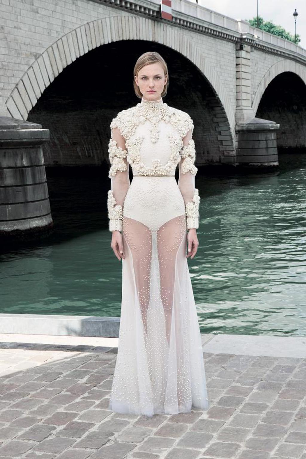 Givenchy HC A/W 2011: Padlí andělé Riccarda Tisciho