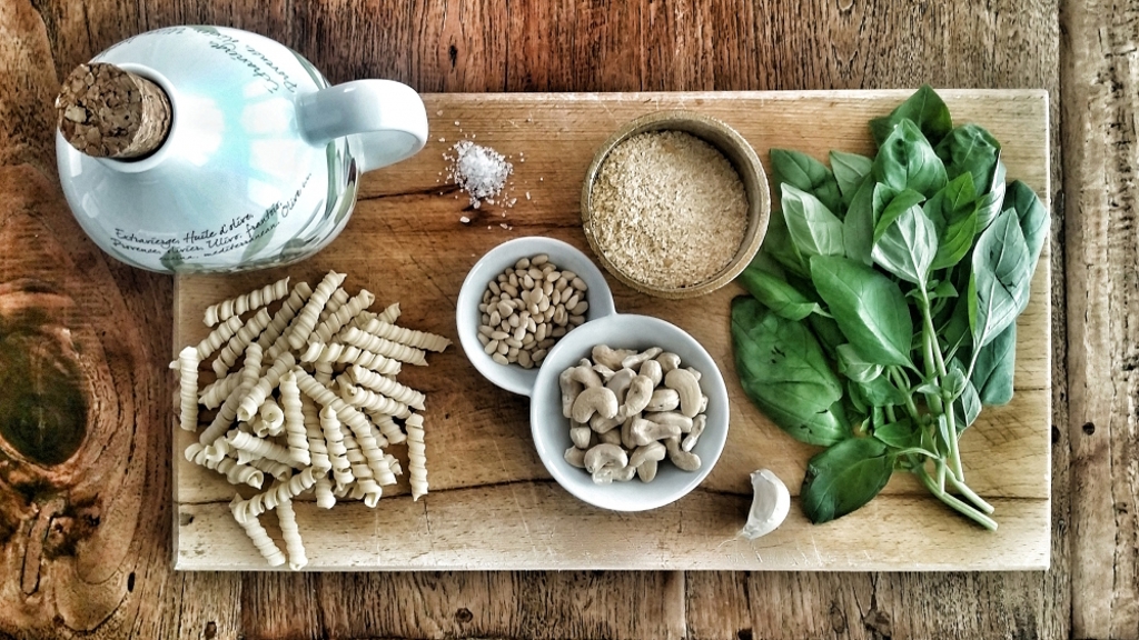 ELLE Menu: Těstoviny s domácím vegan pestem