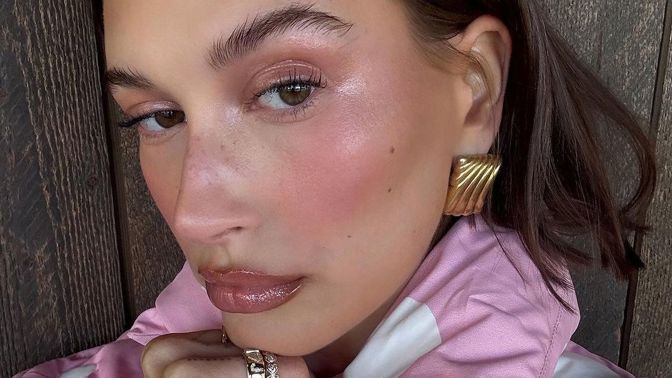 Hailey Bieber
Hailey Bieber
