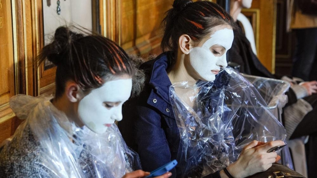 Jak dokonale připravit pleť na party make-up? Jak dokonale připravit pleť na party make-up?