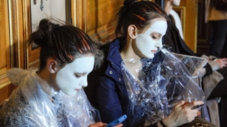 Jak dokonale připravit pleť na party make-up?