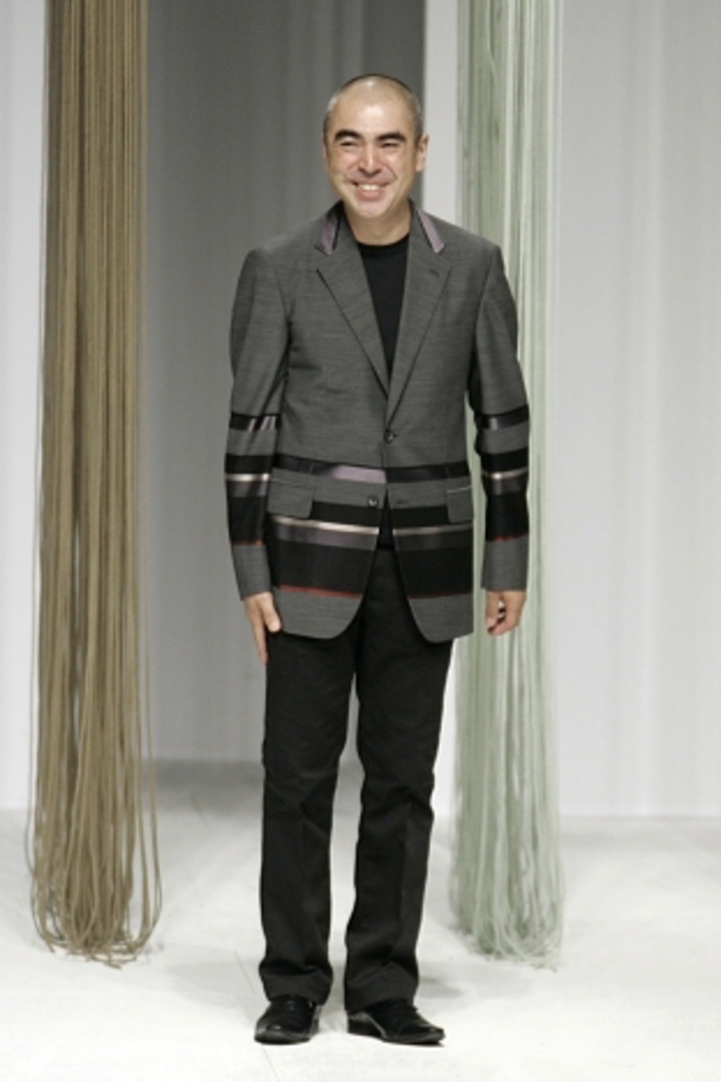 Issey Miyake bojuje proti nukleárním zbraním Issey Miyake bojuje proti nukleárním zbraním