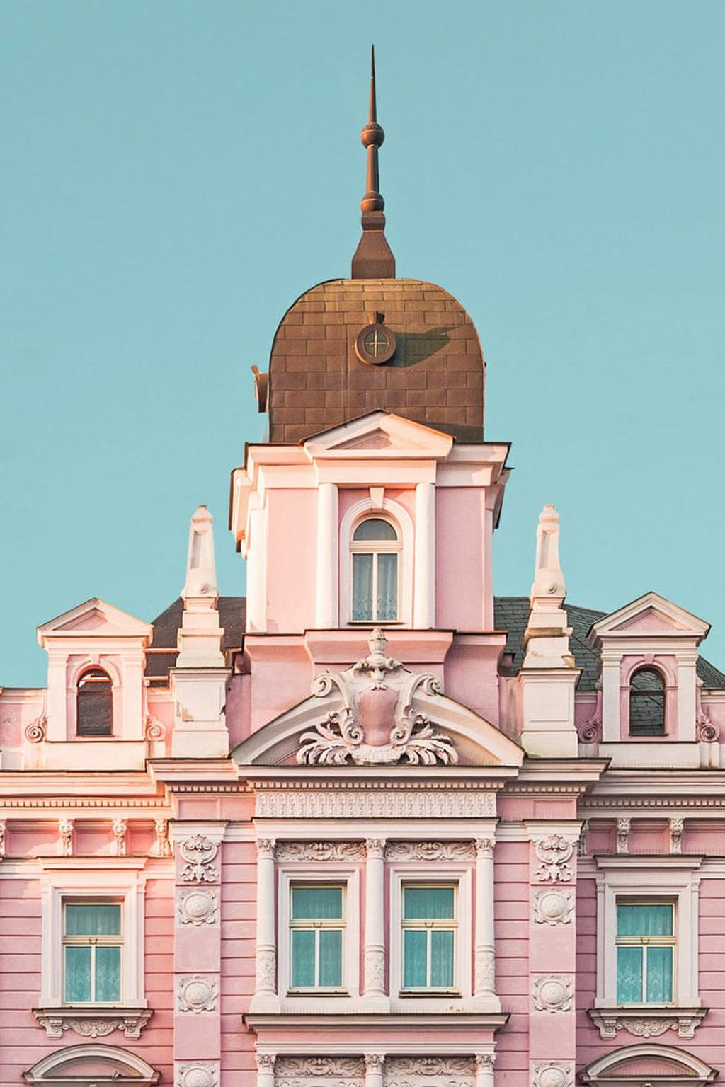 @AccidentallyWesAnderson/Valentina Jacks