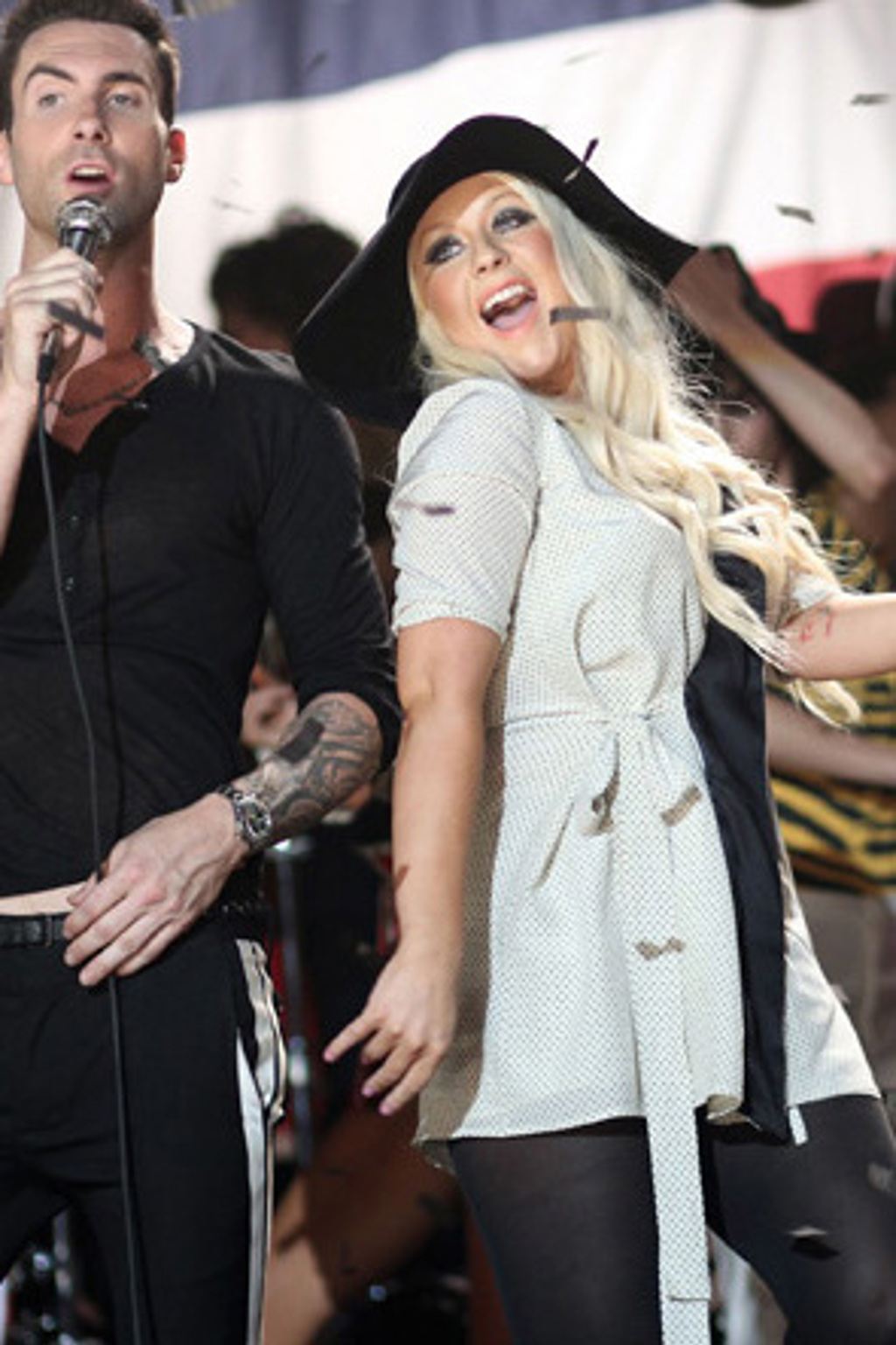 Podívejte se: Christina Aguilera, Mick Jagger a Maroon 5 v jednom klipu