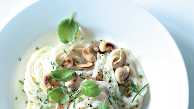 Recept na pažitkové špagety s ricottou a oříšky kešú