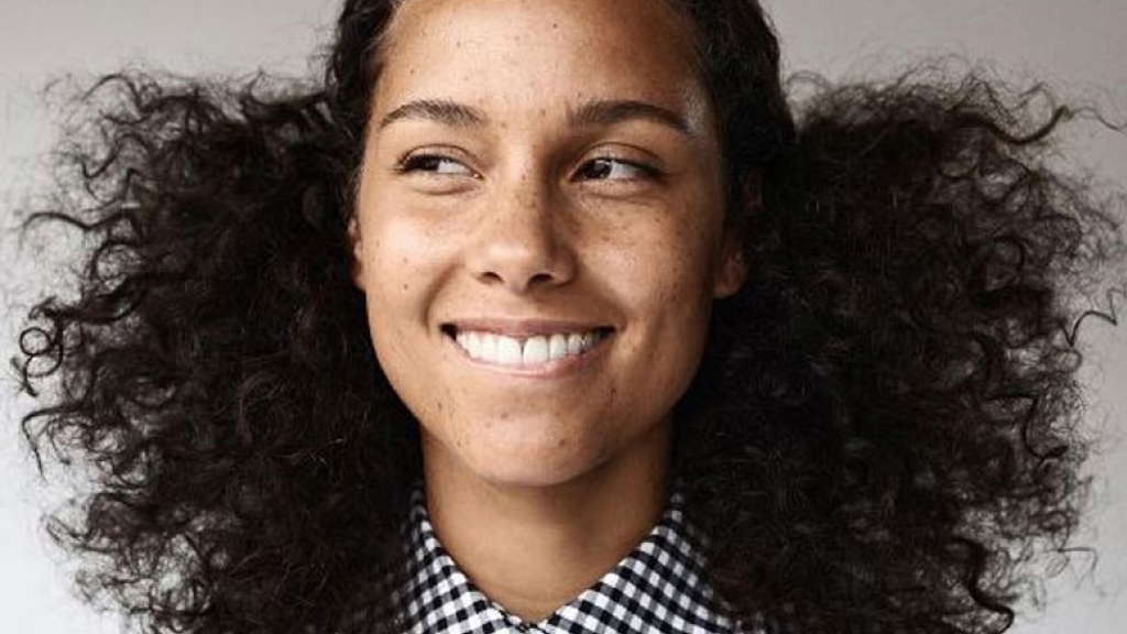 Zpěvačka Alicia Keys se obejde bez make-upu. Co za tím je? Zpěvačka Alicia Keys se obejde bez make-upu. Co za tím je?