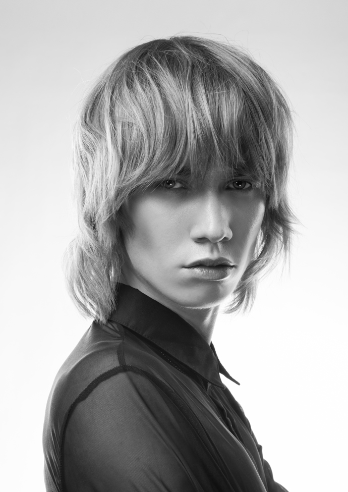 Vítězná práce Roberta Starého a Marka Metelky, kteří obsadili na mezinárodní kadeřnické soutěži One Shot Global Hair Awards první místo v kategorii pánských střihů Vítězná práce Roberta Starého a Marka Metelky, kteří obsadili na mezinárodní kadeřnické soutěži One Shot Global Hair Awards první místo v kategorii pánských střihů