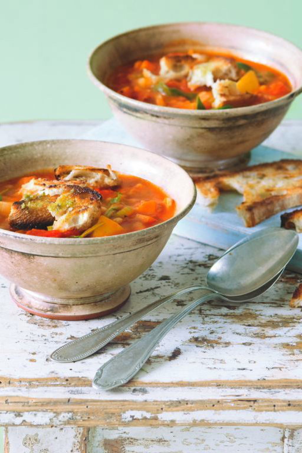 Recept na zimní minestrone s bylinkovými krutony