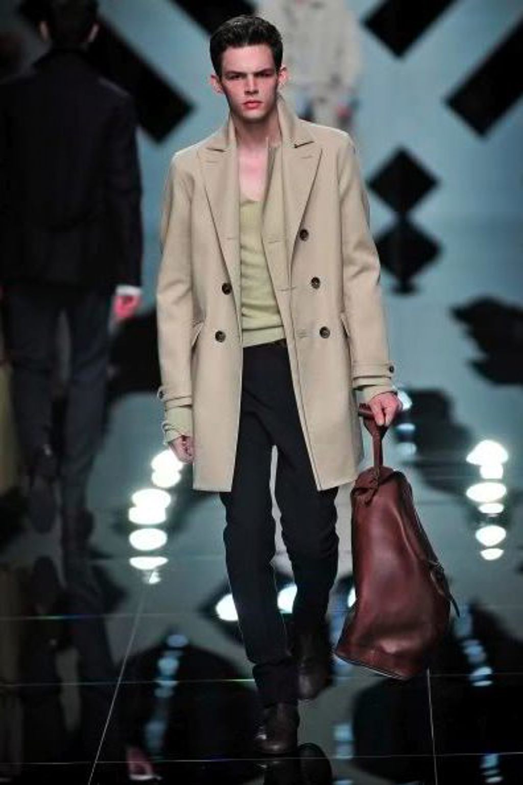 Burberry model Tom Nicon spáchal sebevraždu Burberry model Tom Nicon spáchal sebevraždu