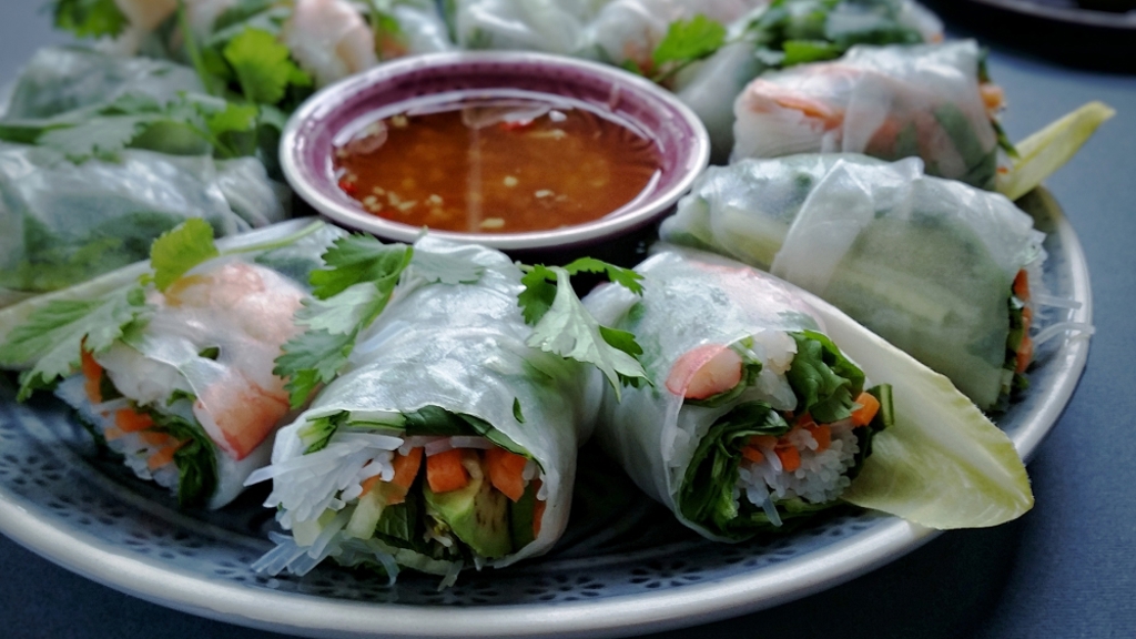 ELLE Menu: Avokádové a krevetové springrolls ELLE Menu: Avokádové a krevetové springrolls