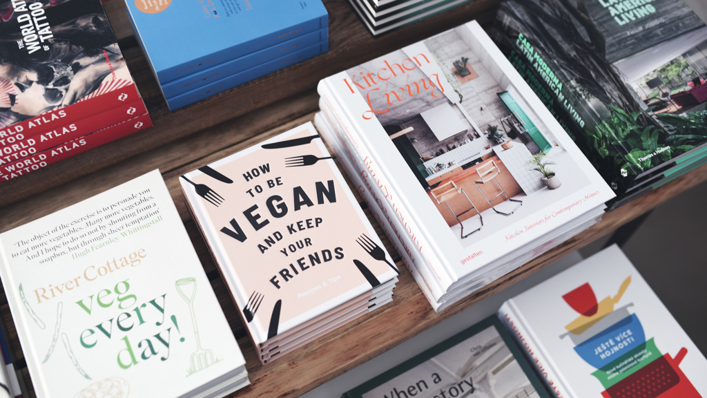 ELLE & Book Therapy: co si přečíst v měsíci červnu ELLE & Book Therapy: co si přečíst v měsíci červnu